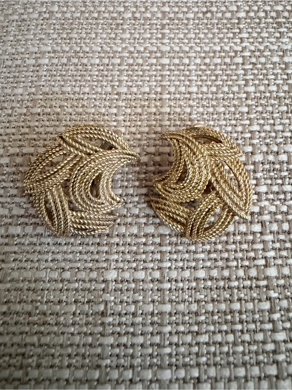 Vintage 1960s Crown Trifari gold tone textured swirl crescent clip-on earrings - Picture 1 of 5